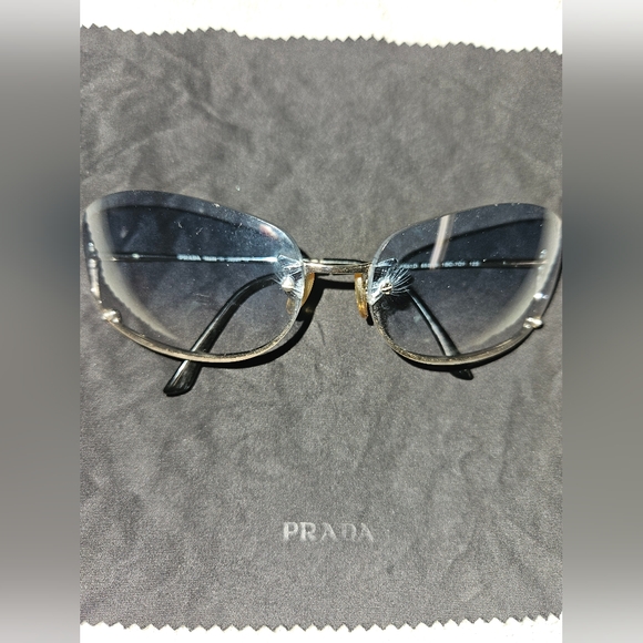 PRADA AUTHENTIC WOMEN'S VINTAGE SUNGLASSES. Very Good CONDITION, CASE WORN. 📸 - Picture 10 of 12